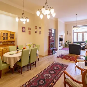 Jewel In Buda Apartamento
